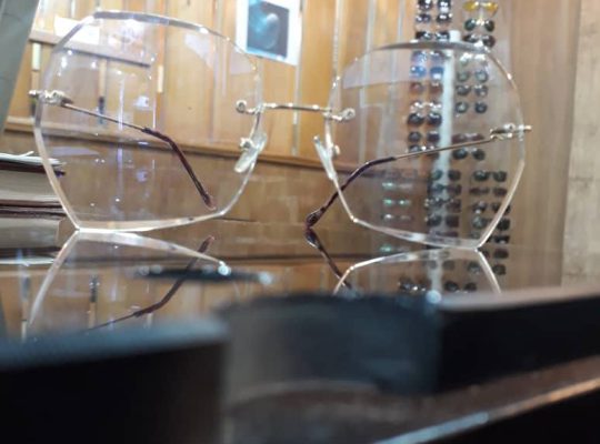 ساخت انواع عینک های طبی و آفتابی